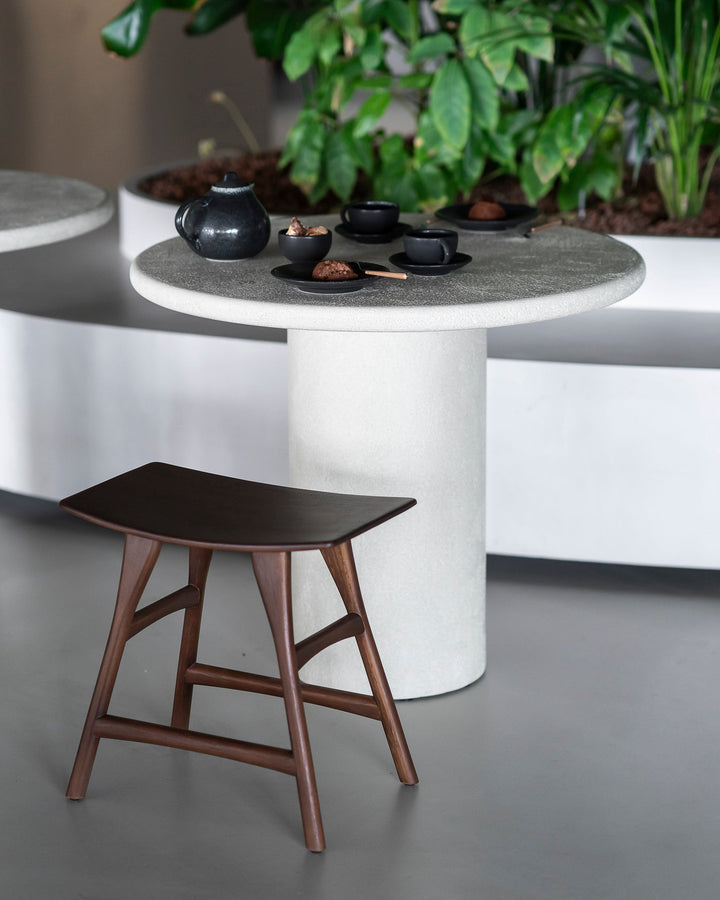 10177 Osso dining stool teak brown 26422 Elements dining table WEB