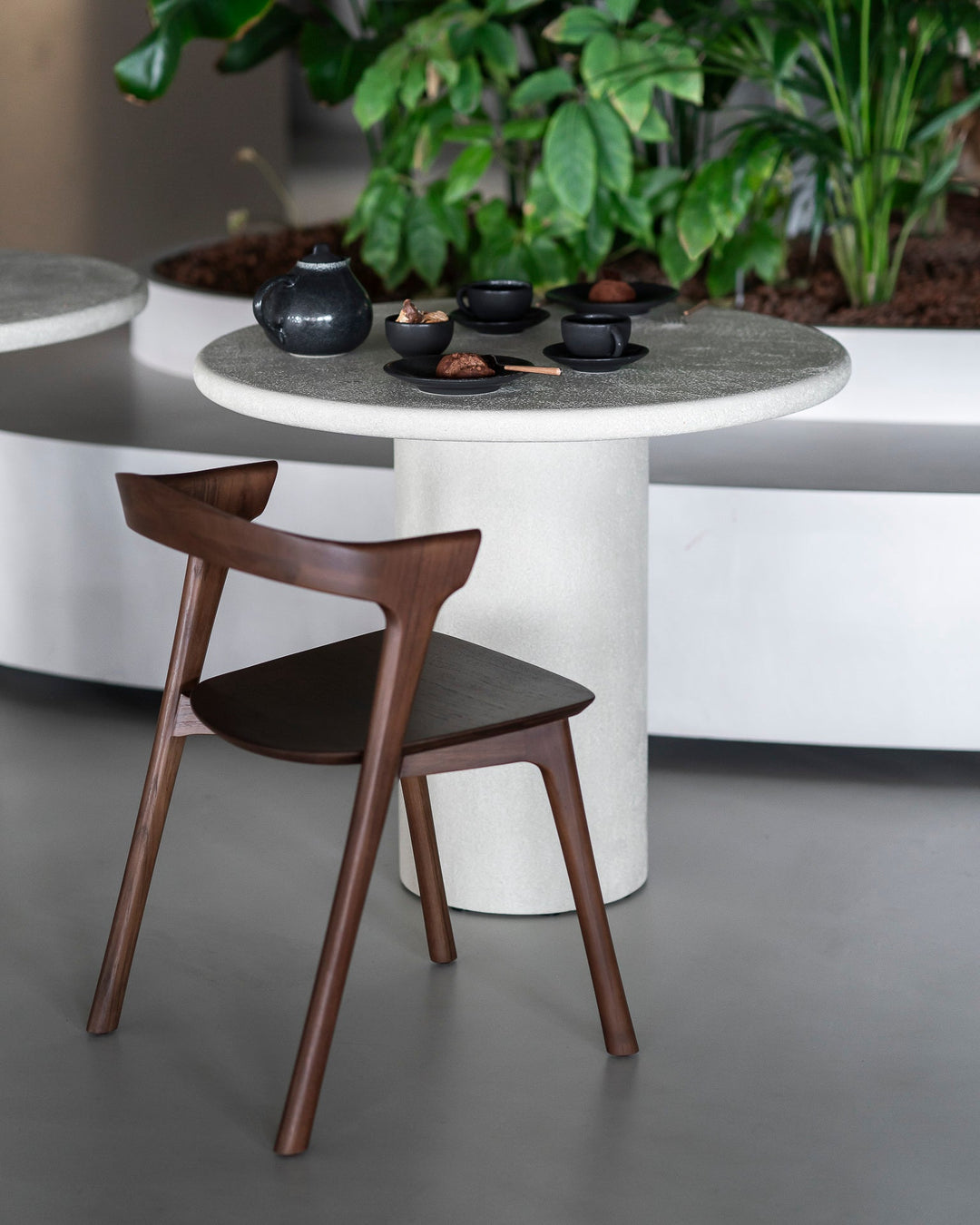 10686_Bok_dining_chair_teak_brown_26422_Elements_dining_table_WEB.jpg