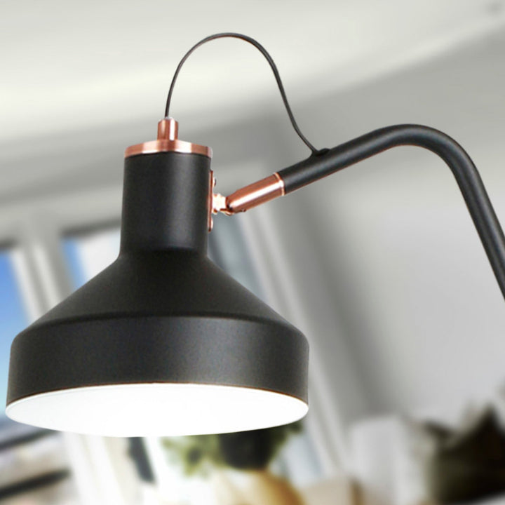 Lampadar Schuller Irias