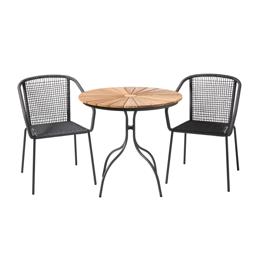 Set Ellen & Luno Cinas pentru balcon — masă cafenea rotundă din tec cu cadru antracit și două scaune împletite Luno.