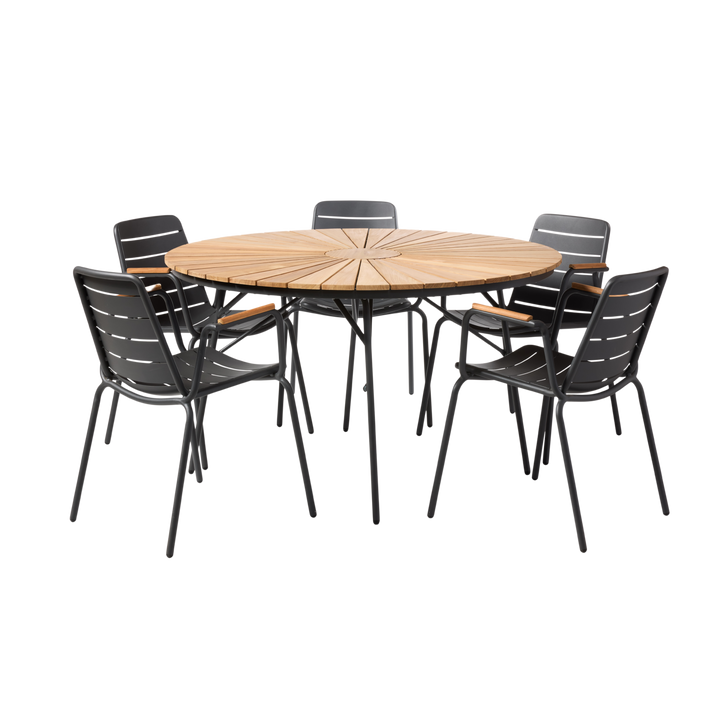 Set Ellen & Parc Cinas — masă rotundă din tec de 130 cm cu cadru antracit și cinci scaune Parc stivuibile.