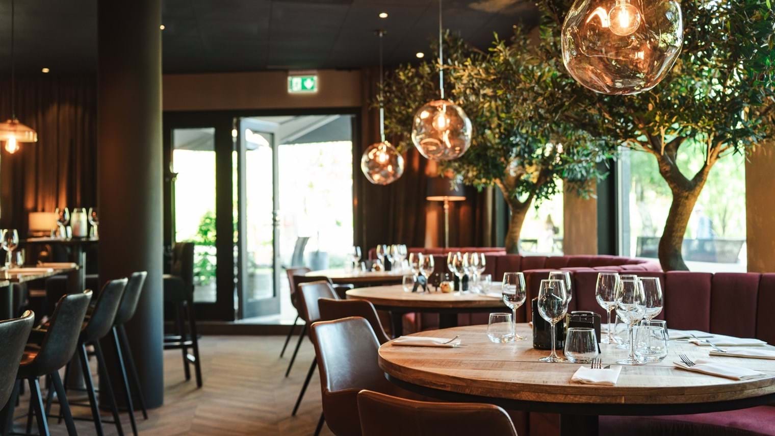 Restaurant Kitchen & Cocktail