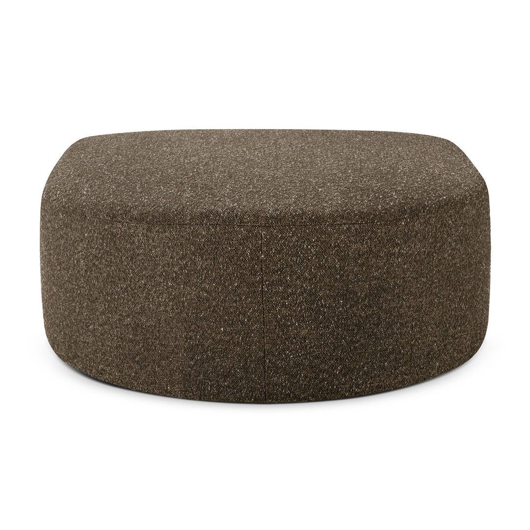 Taburet semicircular Bulky Ethnicraft de 95×95 cm tapițat în Cedar, cu formă curbă și suprafață continuă