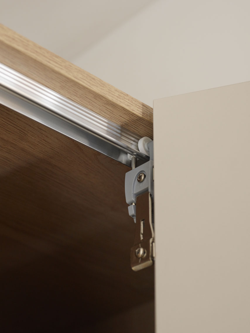 Dulap cu 4 usi albe si carcasa stejar VOX Stor L 140 cm