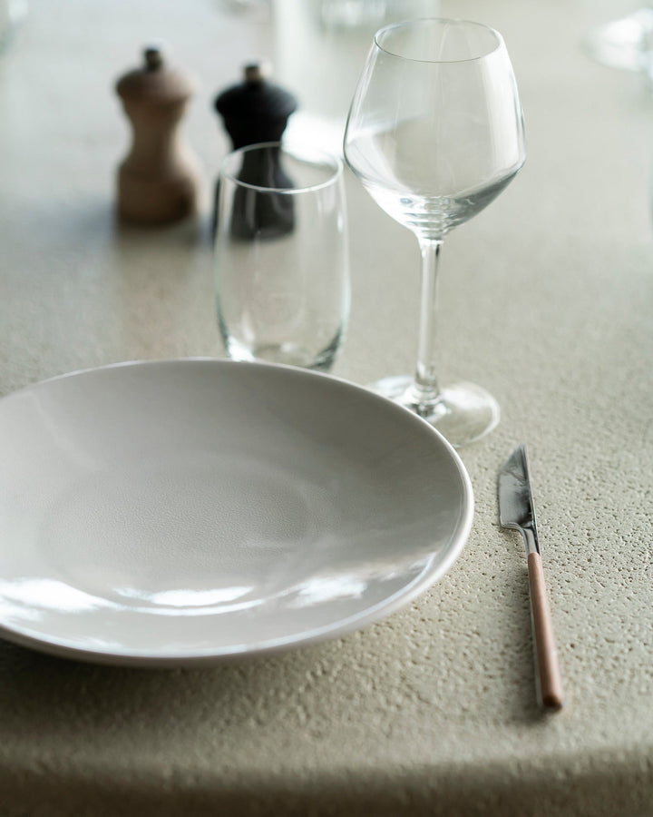 26422 26423 Elements dining table 2 WEB