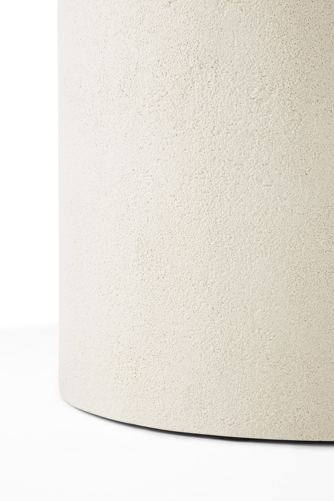 26423 26425 Elements dining table microcement Off White round det03 cut WEB