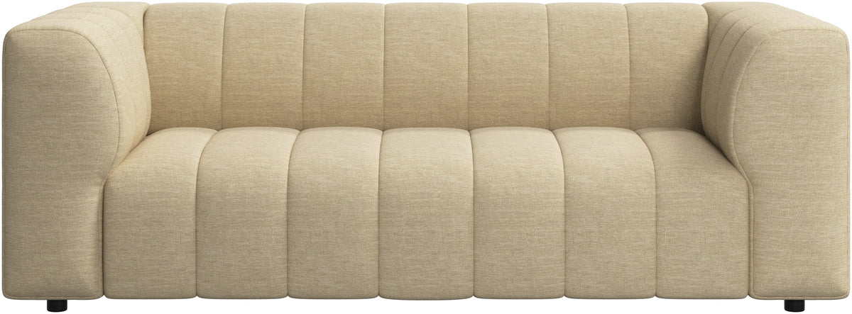 Canapea BoConcept Bellagio 2,5 locuri, nisip Nani — vedere de ansamblu
