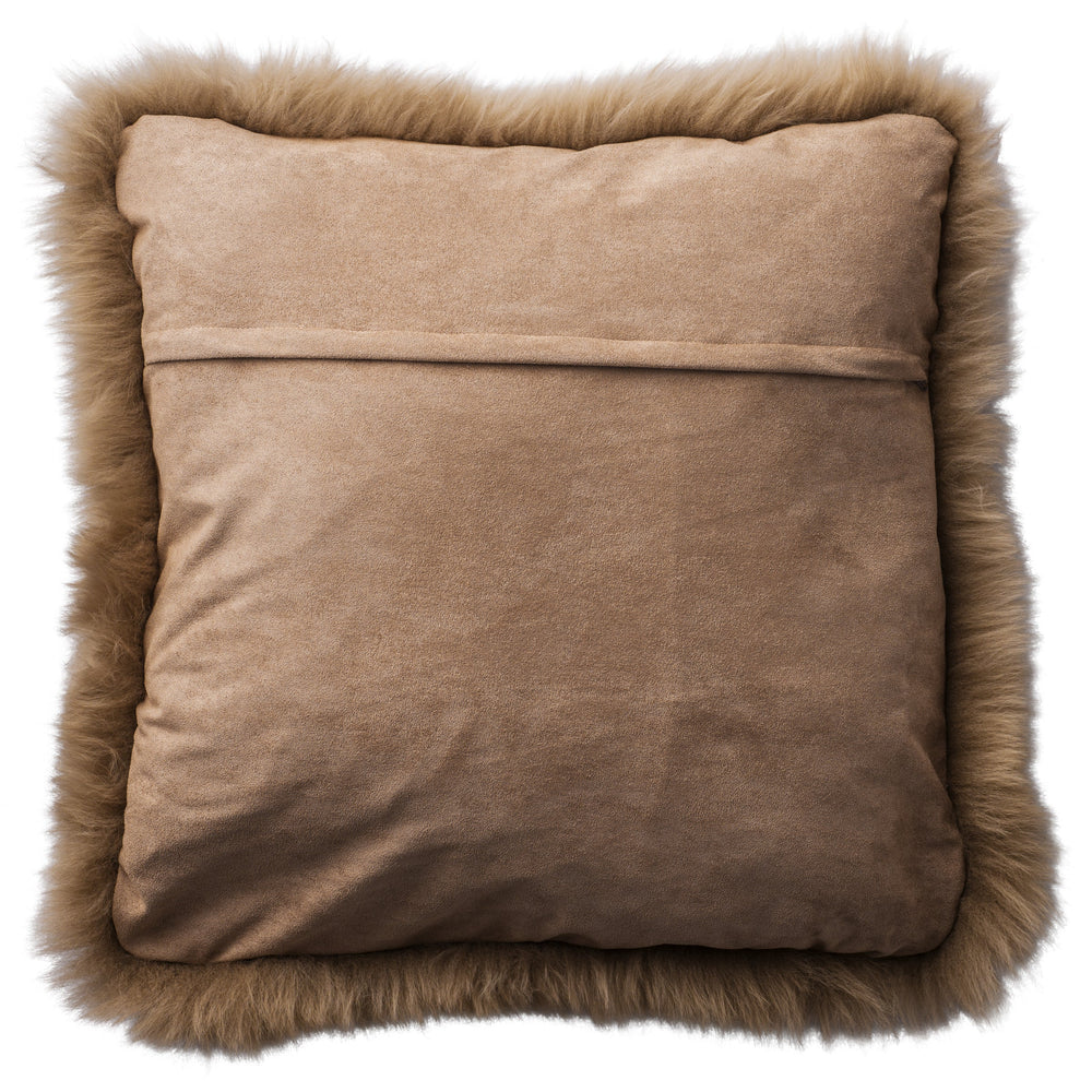 Pernă decorativă BoConcept Catskills din blană de oaie, taupe — detaliu
