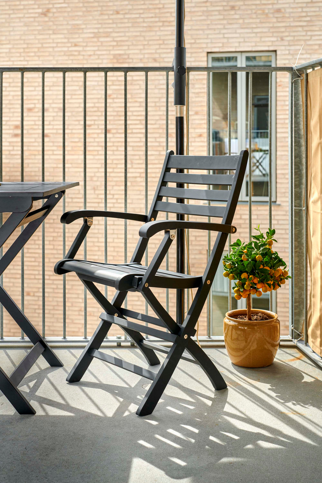 Scaun pliabil Cinas York mahon negru exterior