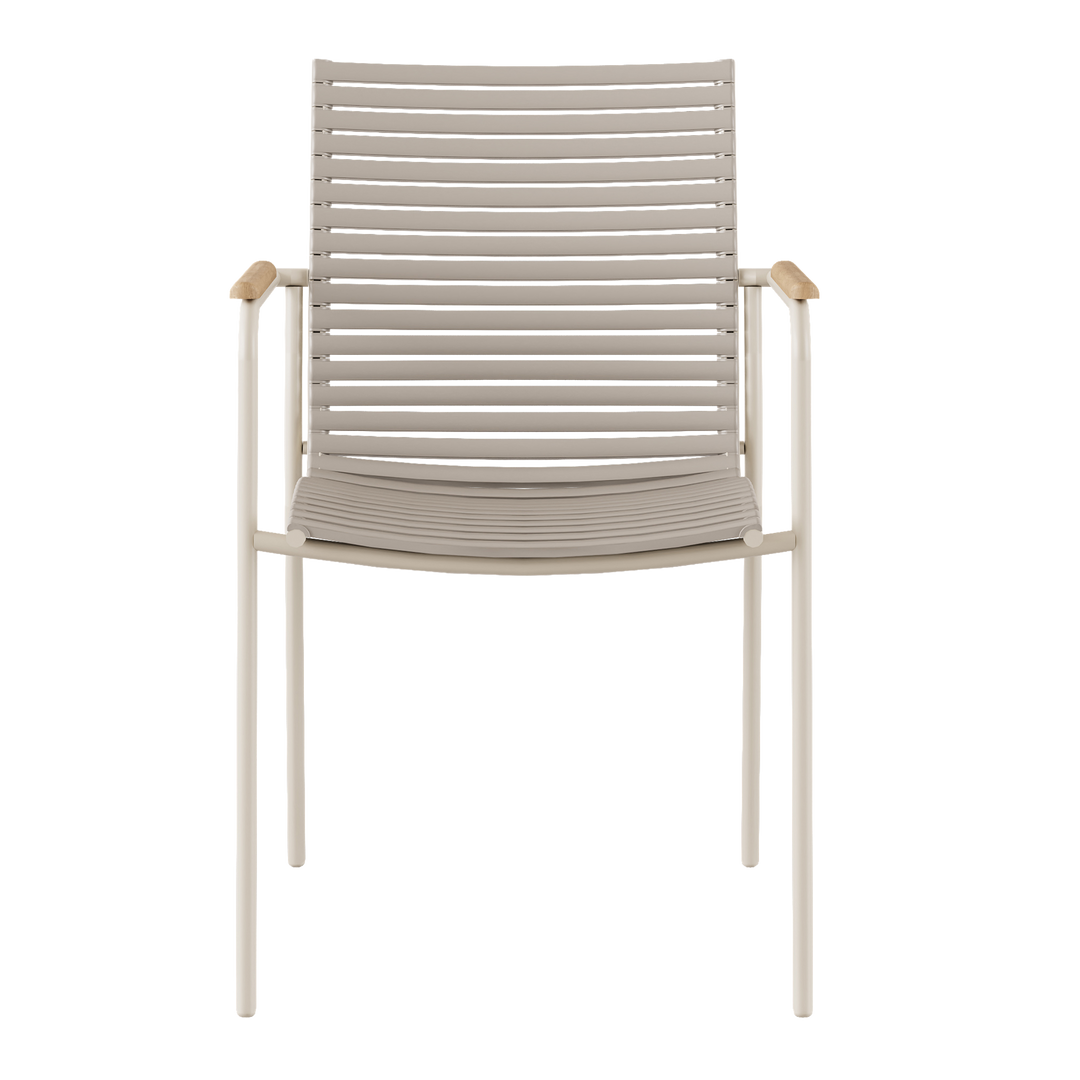 Scaun MOOD Classic Compact Cinas — scaun de exterior cu cadru gri nisip, brațe de tec și șipci PP subțiri.