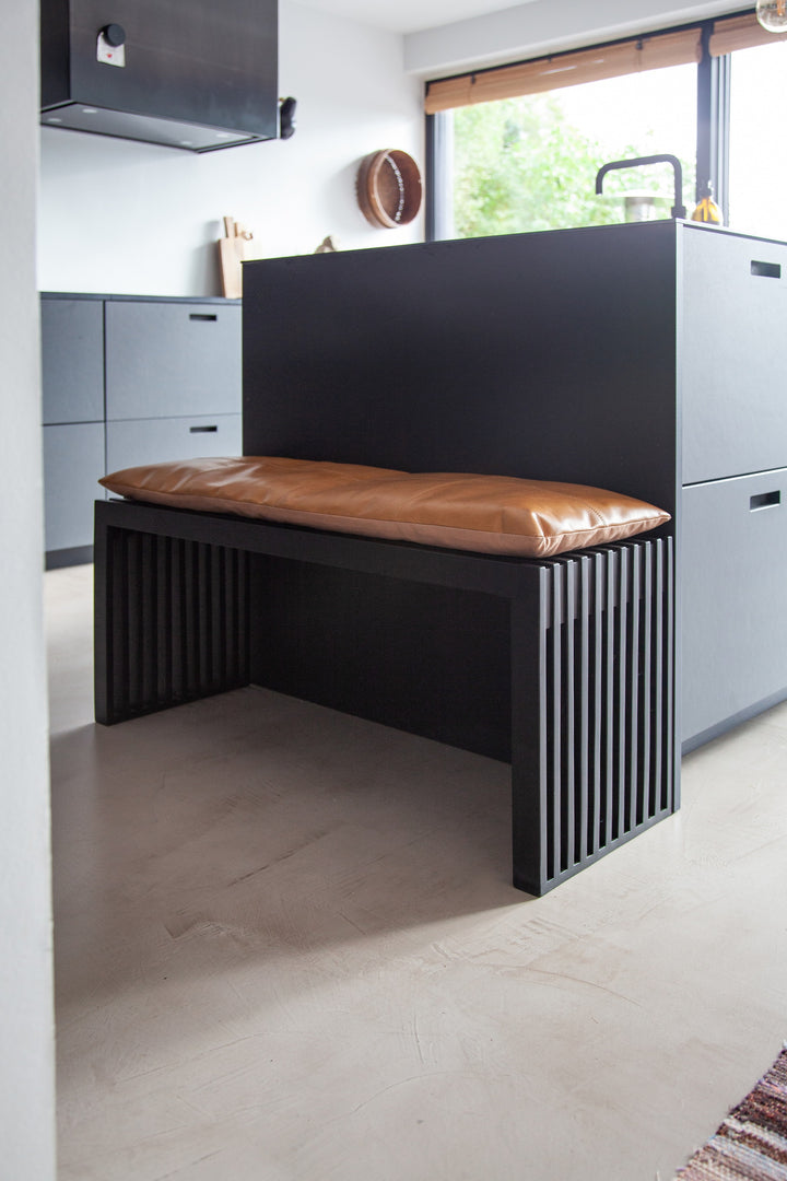 Bancheta Cinas Rib trei locuri mahon negru interior