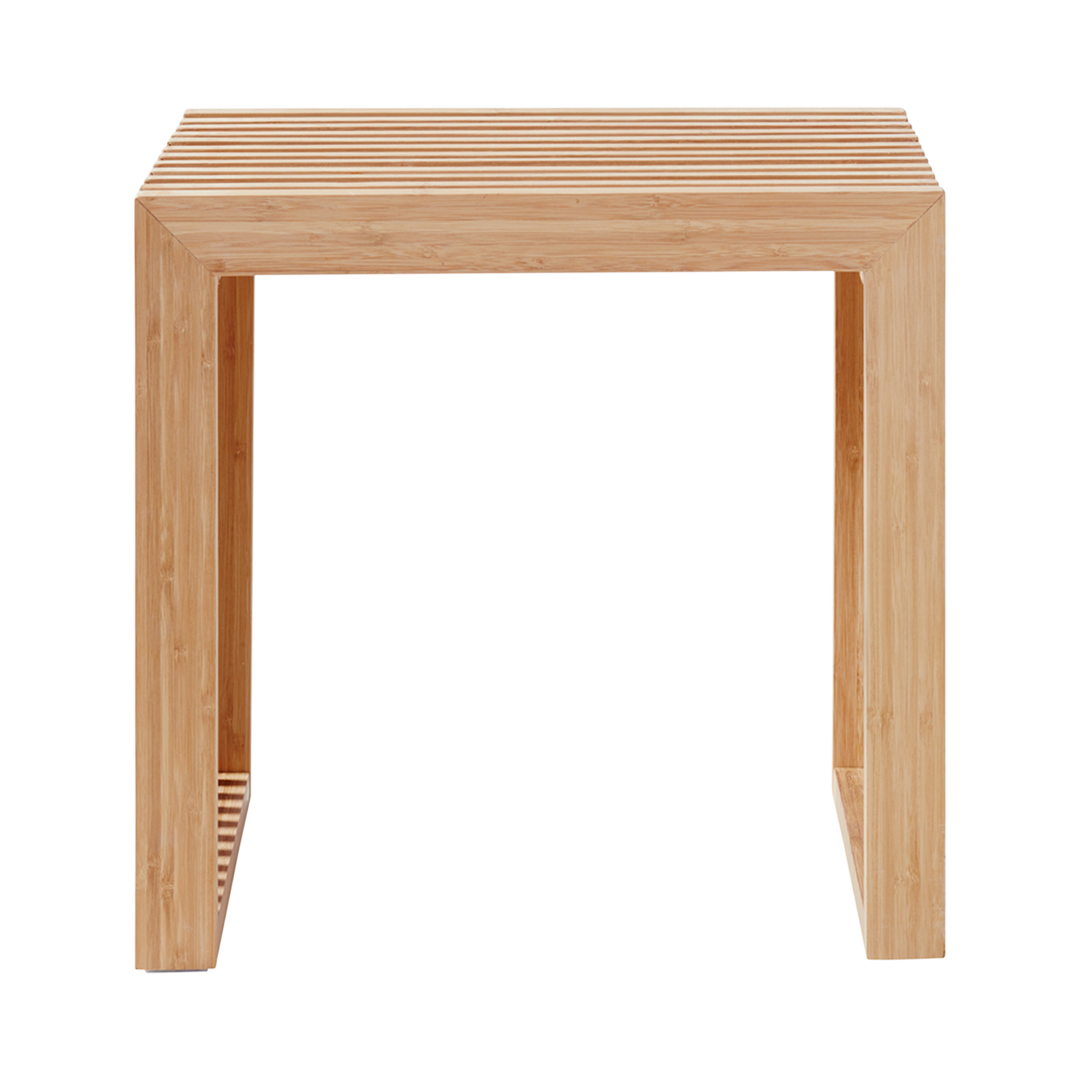 Taburet Rib Cinas — taburet compact din bambus cu structură de coaste, în interior luminos.