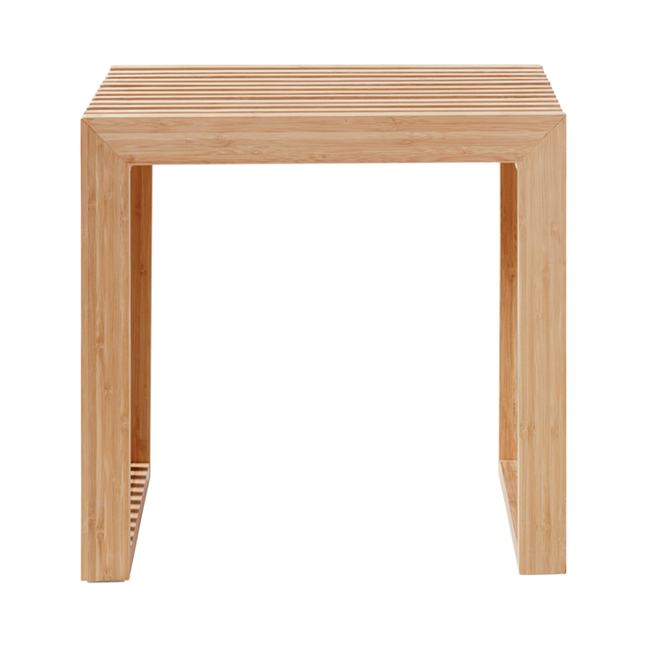 Taburet Rib Cinas — taburet compact din bambus cu structură de coaste, în interior luminos.