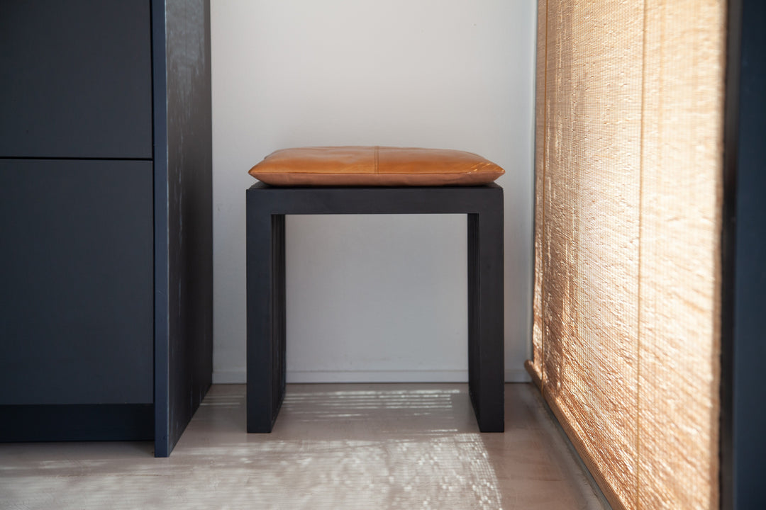 Taburet Cinas Rib mahon negru interior