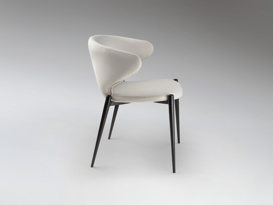 Scaun Schuller Alize cu tapițerie alb spălăcit și picioare metal negru — 56x75x55 cm