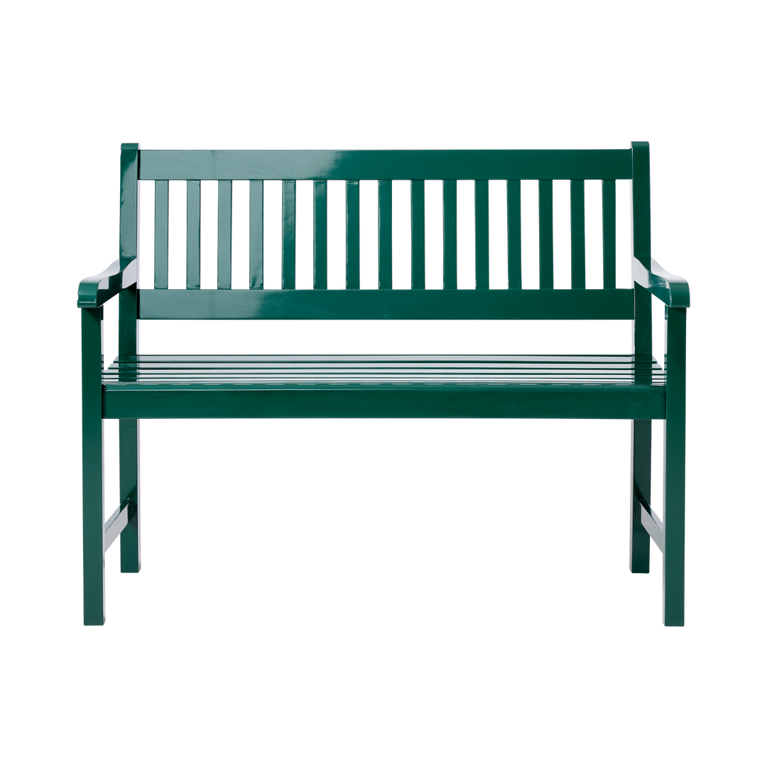 Banchetă Brighton Cinas — banchetă de 108 cm din mahon pictat verde englezesc, cu brațe curbate, pe un balcon liniștit.