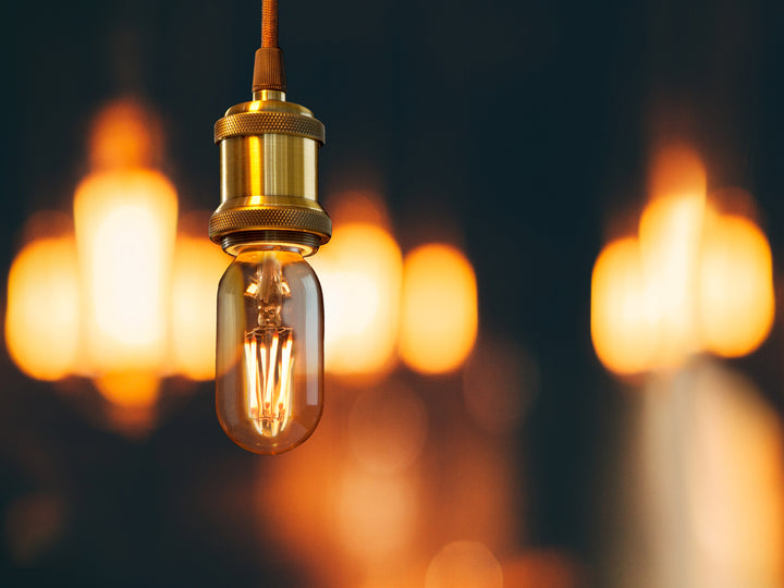 Bec LED Schuller Vintage T45 cu sticlă în nuanță chihlimbar și filament LED vizibil — dimabil, soclu E27.