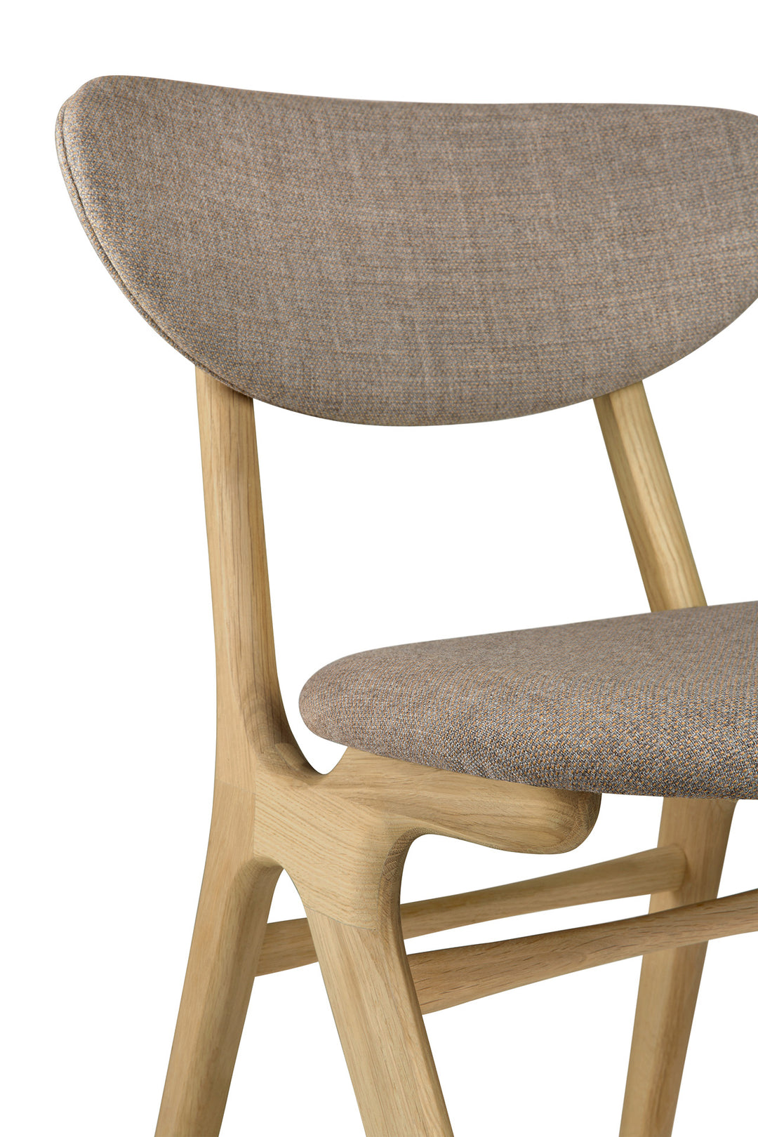 50669_Eye_dining_chair_varnished_oak_Warm_Grey_fabric_upholstered_backrest+seat_det03_cut_web.jpg