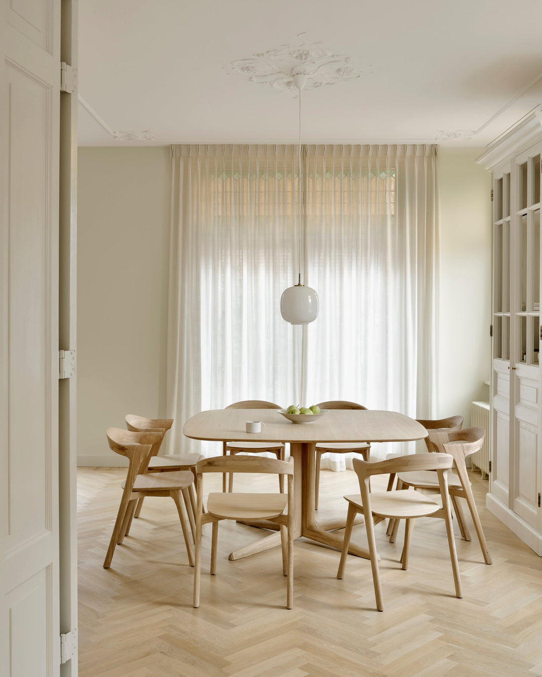 50997_Corto_dining_table_51490_Bok_dining_chair_WEB.jpg