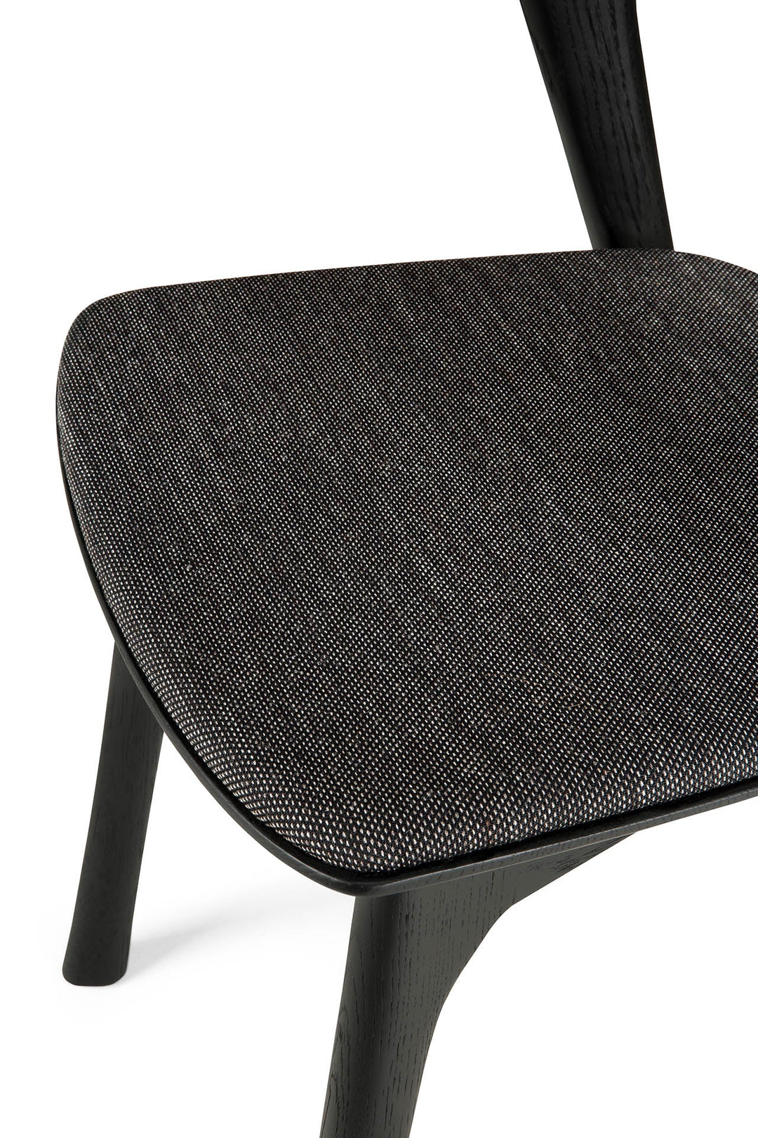 51485_Bok_dining_chair_-_varnished_oak_-_black_-_Soft_Black_fabric_det02_cut_web.jpg