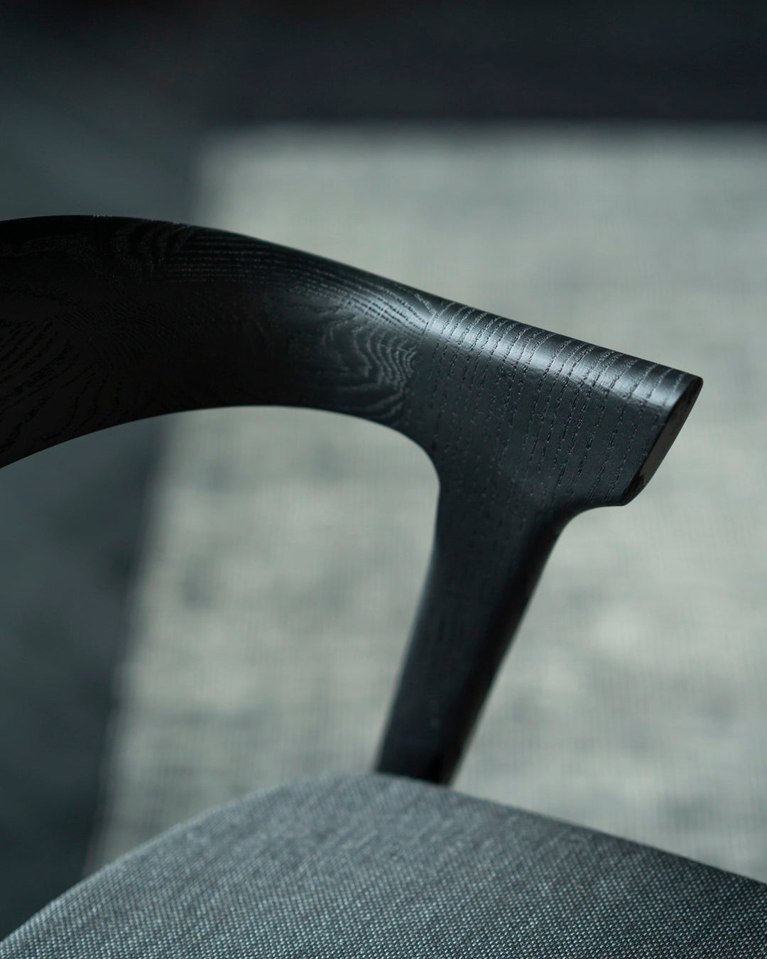 51485_Bok_dining_chair_varnished_oak_black_Soft_Black_fabric_det_WEB.jpg