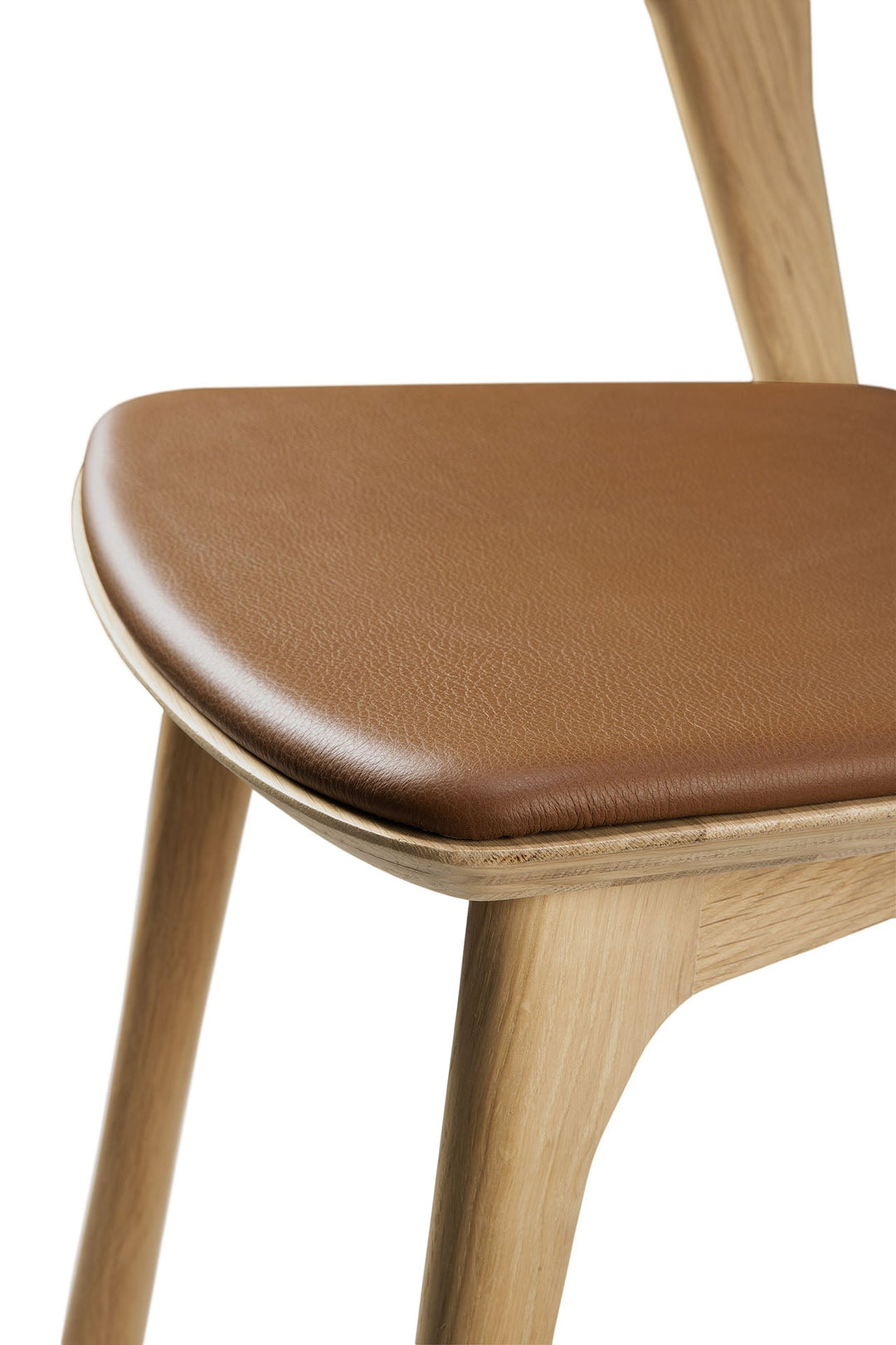 51488_Oak_Bok_dining_chair_cognac_leather_det_cut_web.jpg