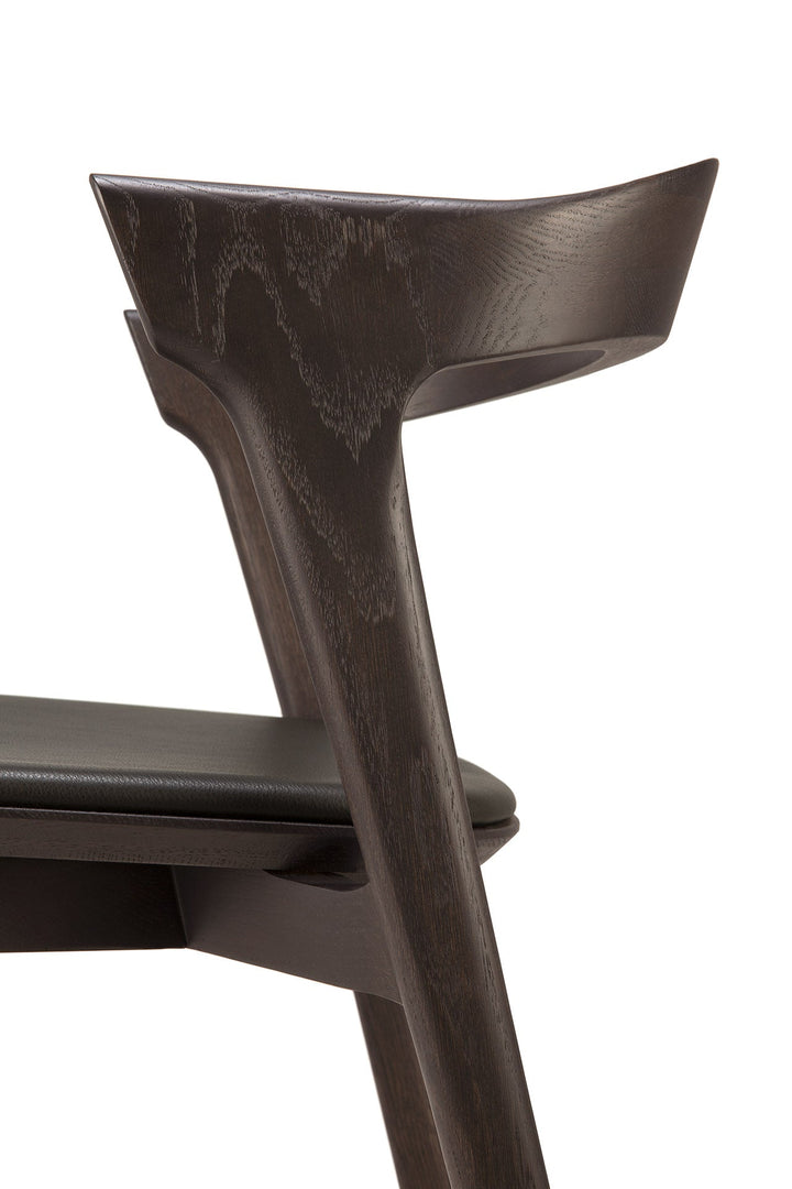 51551_Oak_Bok_brown_dining_chair_leather_brown_varnished_det02_cut_web.jpg