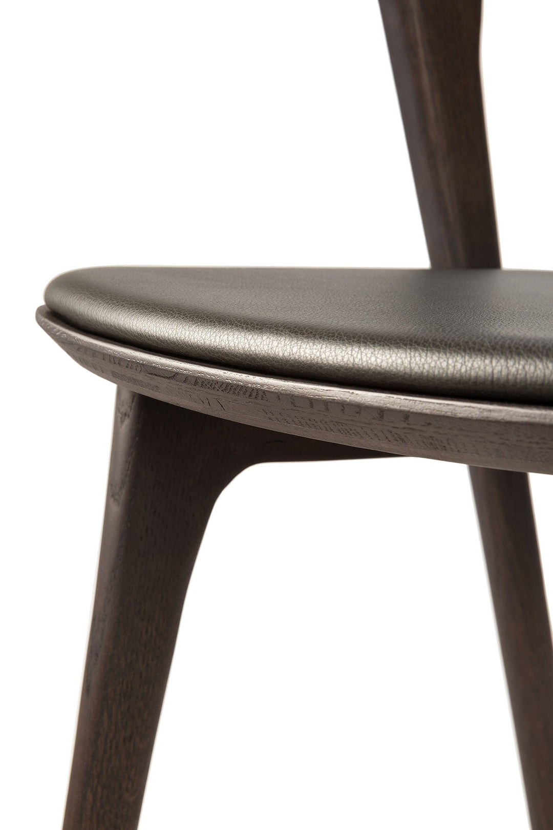 51551_Oak_Bok_brown_dining_chair_leather_brown_varnished_det03_cut_web.jpg