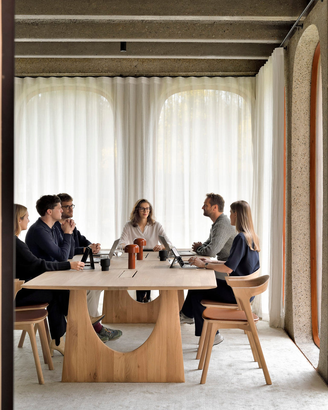 53061_Geometric_meeting_table_51488_Bok_dining_chair_oak_cognac_leather_20560_Aged_mirror_tray_people_web.jpg