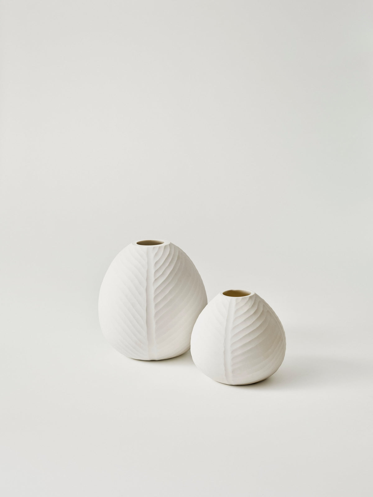 Vază BoConcept Blossom din sticlă albă — detaliu