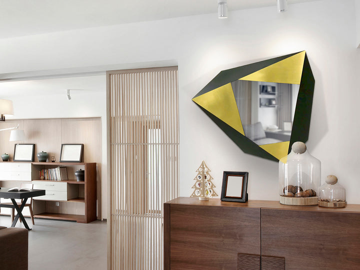 Decorațiune perete Schuller Facetas cu basorelief din oțel inoxidabil în grilă geometrică, auriu cu negru — 59x63 cm
