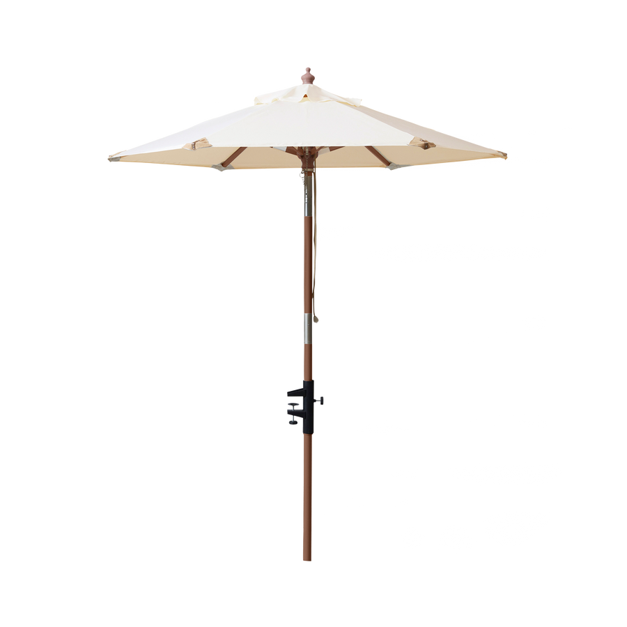Umbrelă balcon Shade Cinas — umbrelă de 180 cm cu pânză alb-fildeș și coadă cu finisaj tec, pe un balcon.