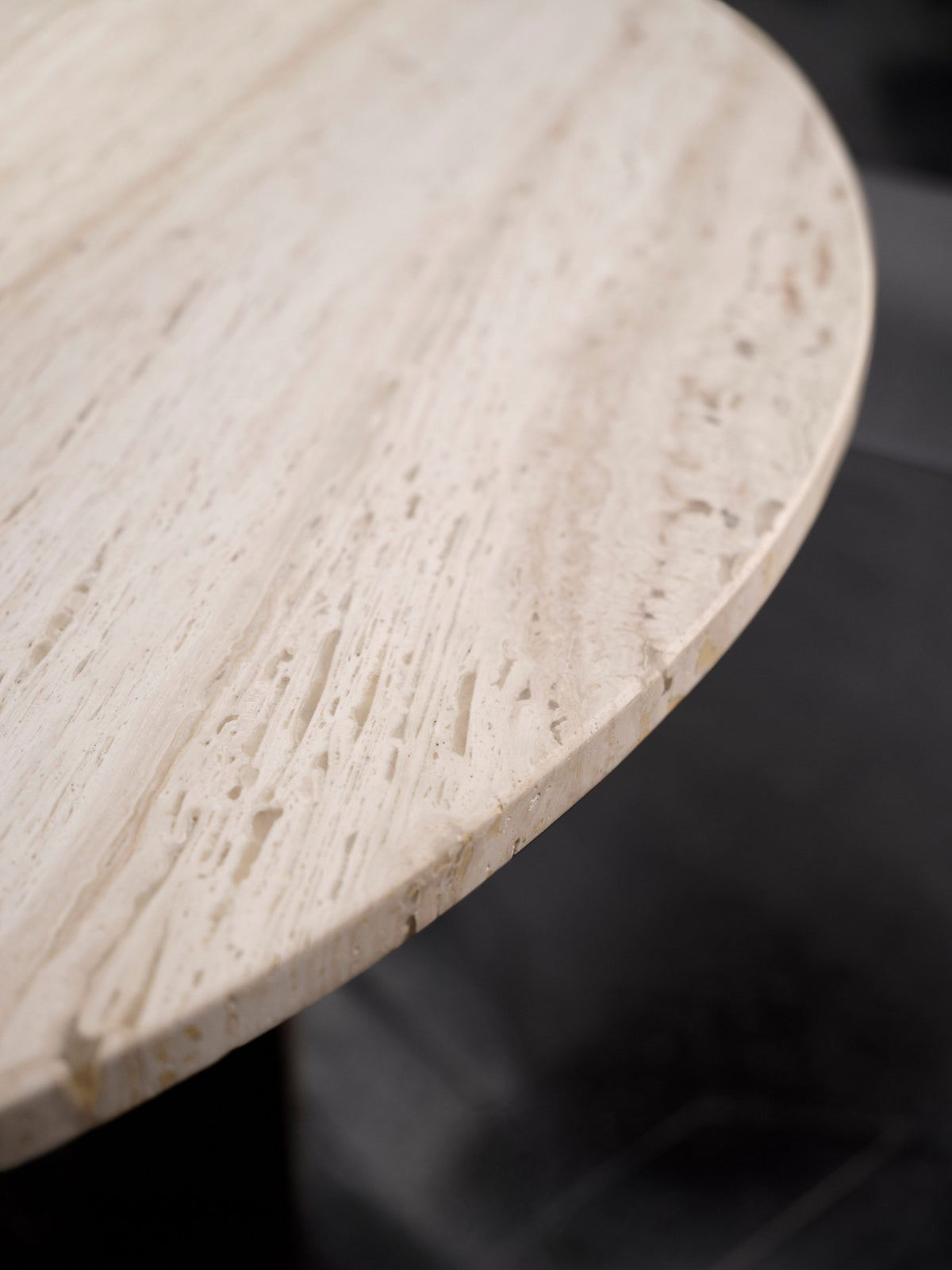 Masă de dining BoConcept axo series din stejar închis — detaliu
