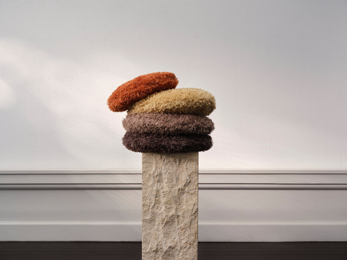 Perna decorativa BoConcept Teddy rosu rugina — detaliu