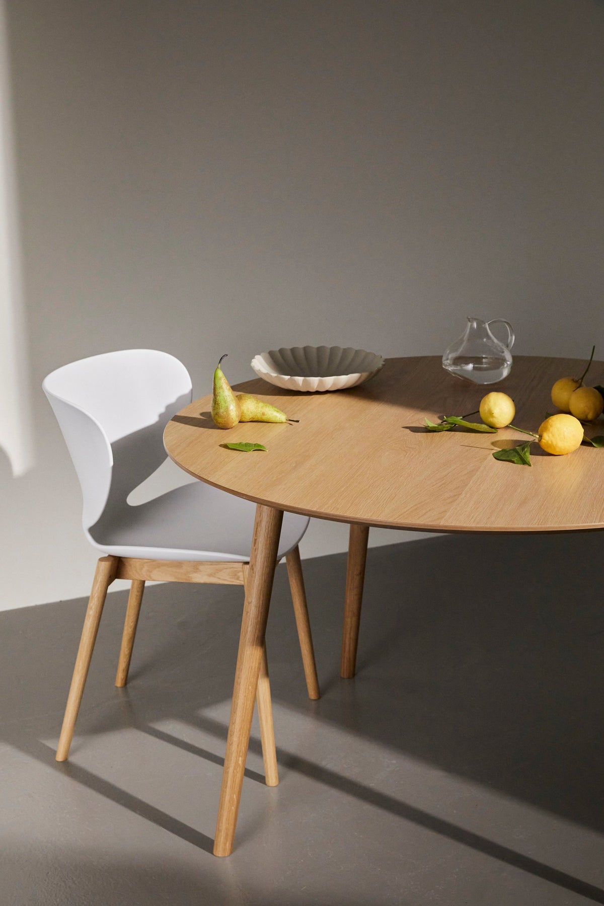Masa dining BoConcept Bornholm Ø80 cm stejar inchis — detaliu