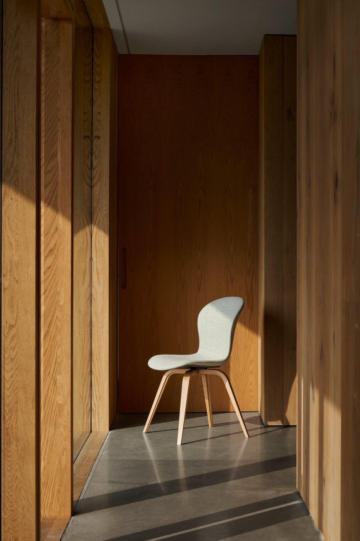 Scaun dining BoConcept Hauge, bej Lazio, stejar natural — detaliu