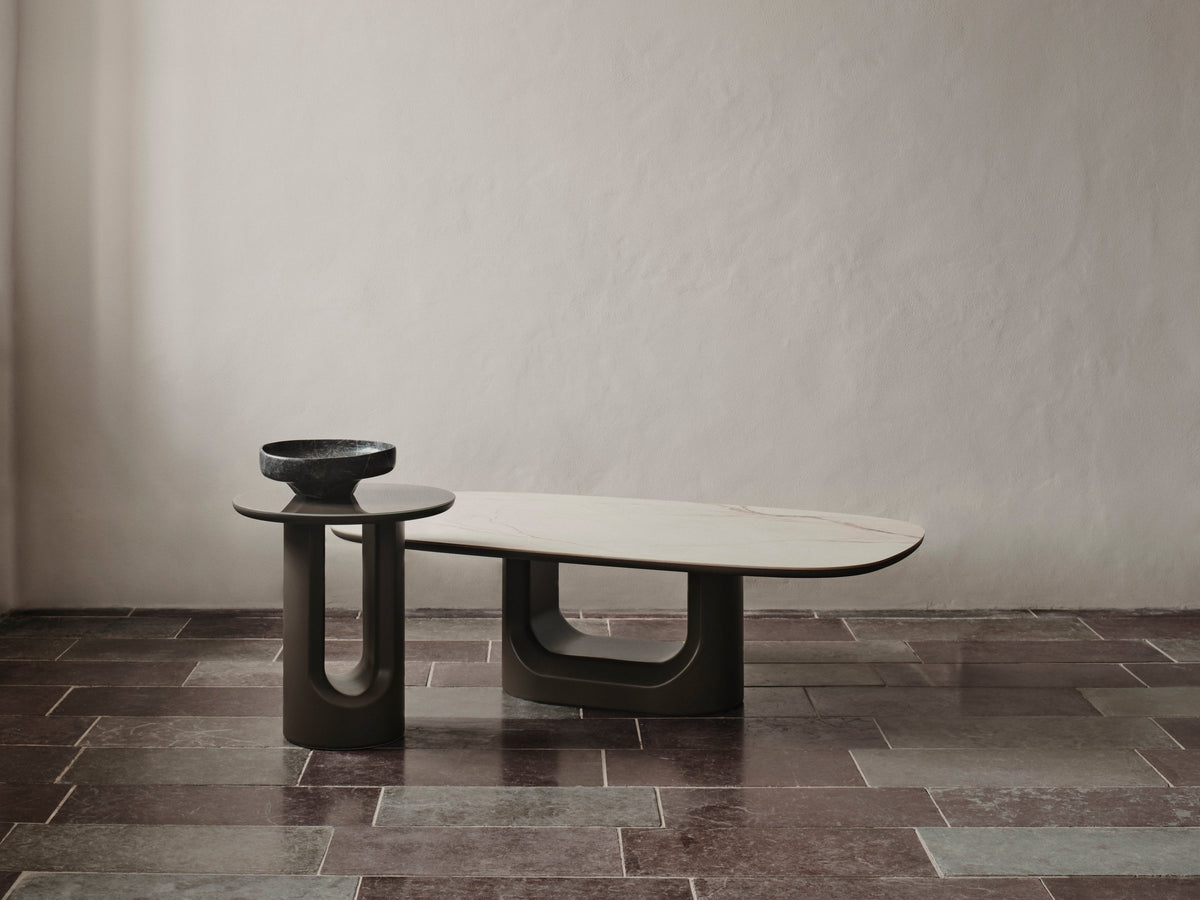 Masă de cafea BoConcept Volterra, blat din sticlă warm grey — detaliu