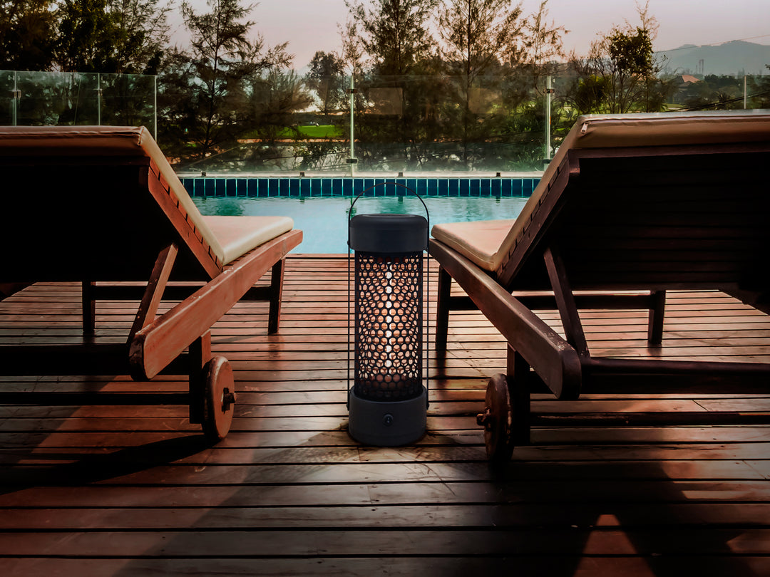 Radiator exterior Schuller Heat Black cu format de felinar și finisaj negru — H65 cm, IP55