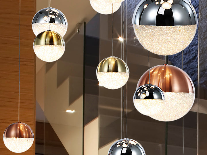 Lustră suspendată Schuller Sphere Grand 27L cu douăzeci și șapte de sfere policarbonat în finisaje mixte — cascadă verticală 220 cm, dimmable.