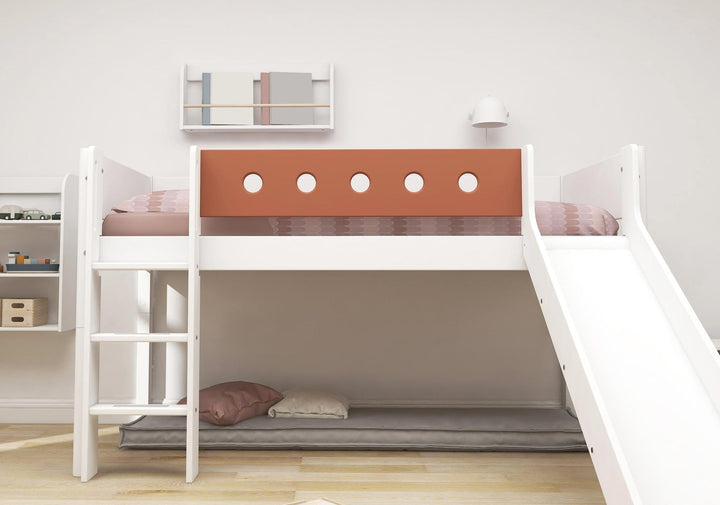 The Decorators: Pat inaltime 120 cm cu scara dreapta si tobogan Flexa White 90x200 cm