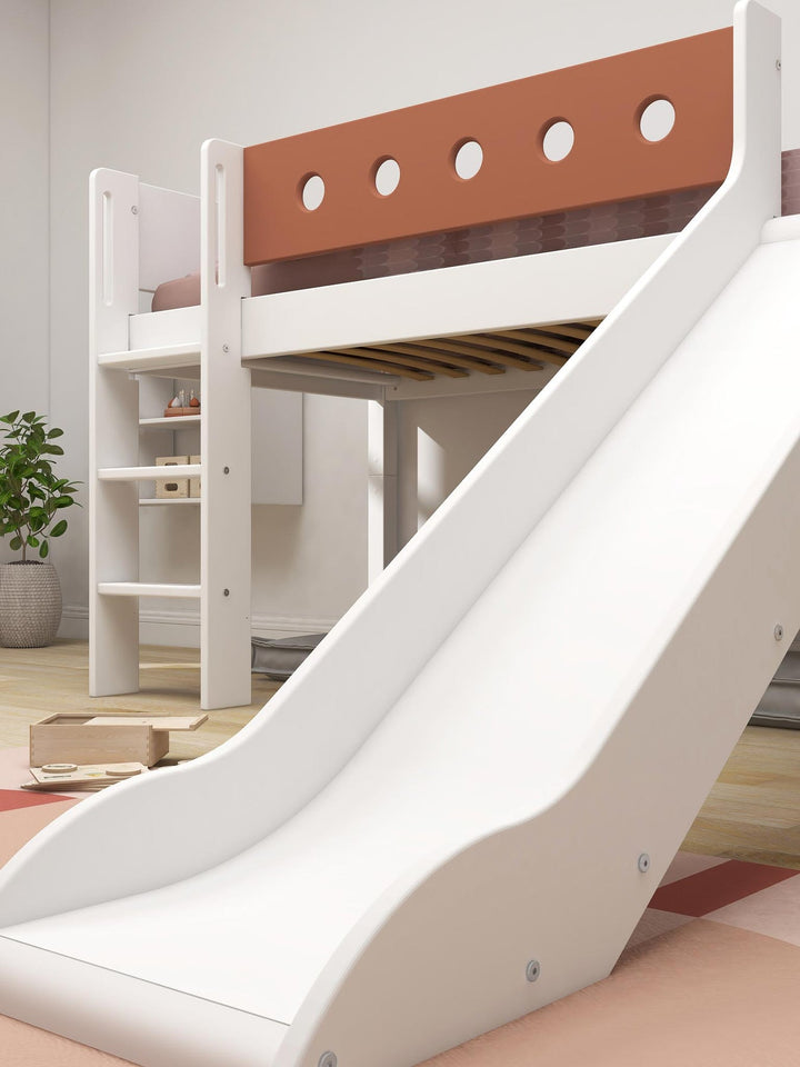 The Decorators: Pat inaltime 120 cm cu scara dreapta si tobogan Flexa White 90x200 cm