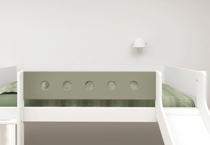 The Decorators: Pat inaltime 120 cm cu scara dreapta si tobogan Flexa White 90x200 cm