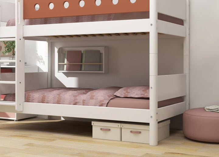 The Decorators: Paturi suprapuse inaltime 154 cm cu scara dreapta Flexa White 90x200 cm