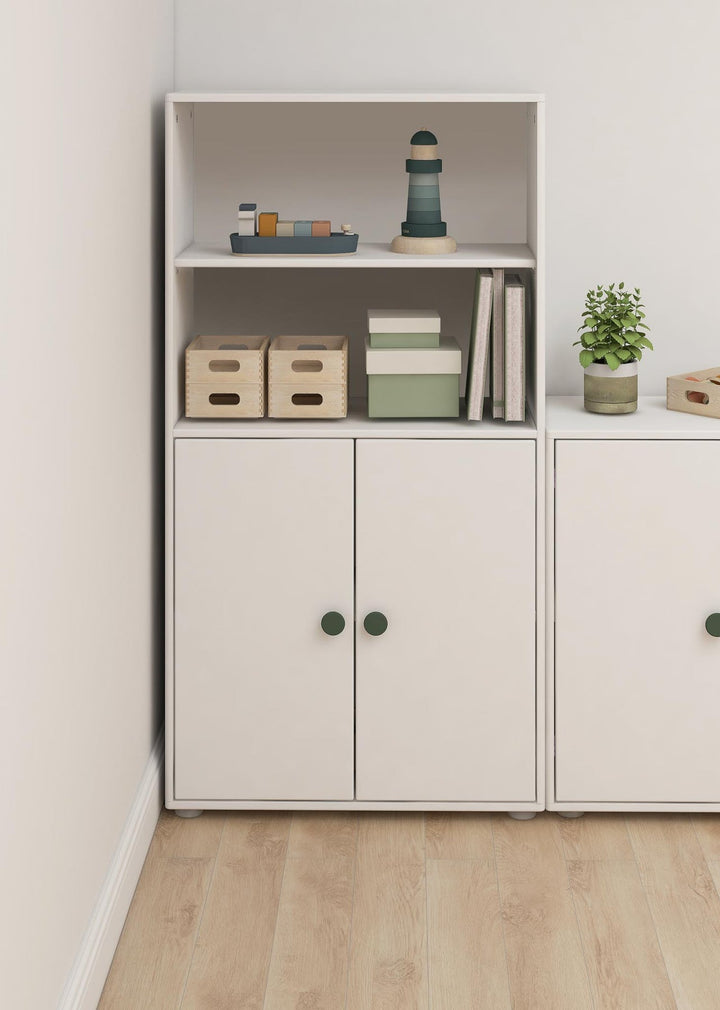 The Decorators: Etajera midi cu 3 polite si 2 usi Flexa Roomie