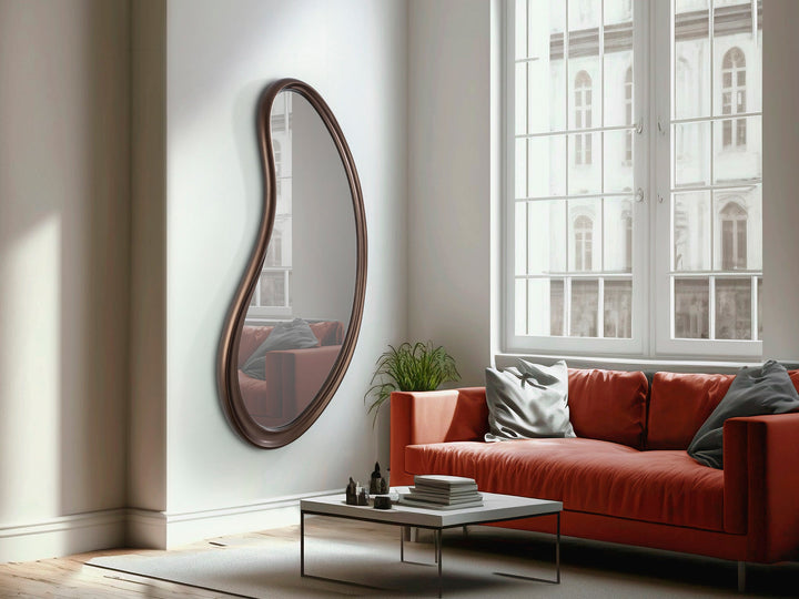 Oglindă verticală Schuller Brigitte cu ramă din poliuretan modelat în finisaj bronz închis — 67×166 cm, profil sculptural.