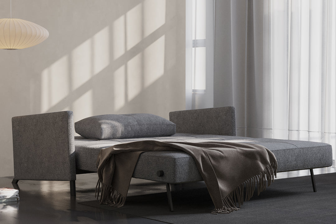 Canapea extensibilă Innovation Living Cubed cu cotiere, tapițerie 565 Twist Granite - fotografie de ambianță