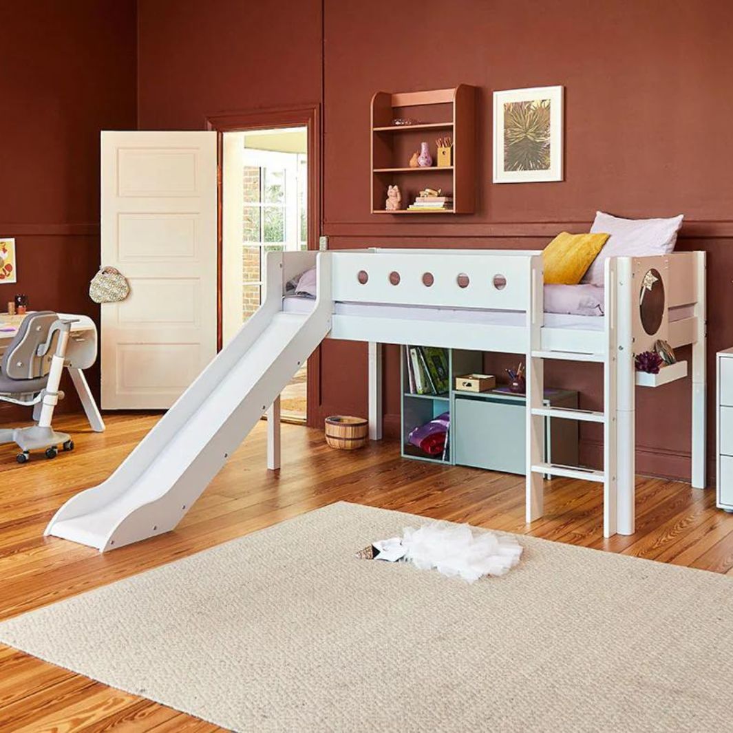 The Decorators: Pat inaltime 120 cm cu scara dreapta si tobogan Flexa White 90x200 cm