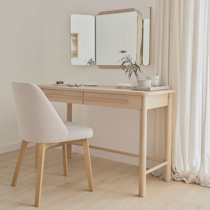 The Decorators: Scaun tapitat VOX Komm
