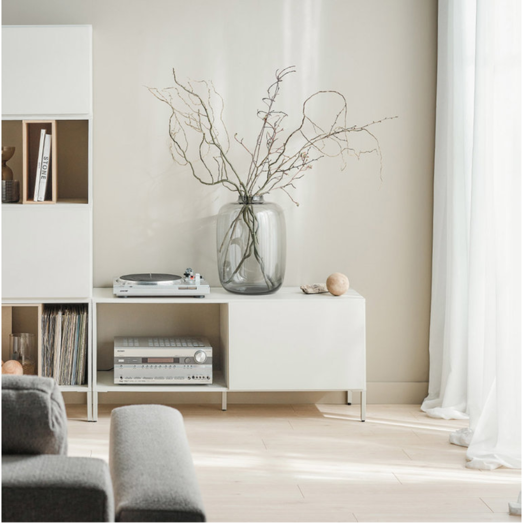 The Decorators: Comoda TV VOX Into- doua cutii bej