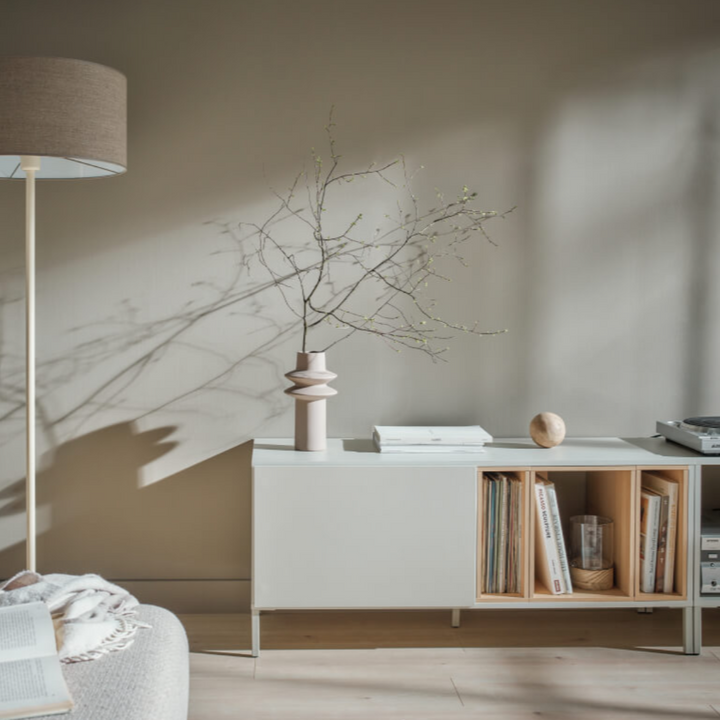 The Decorators: Comoda TV VOX Into- doua cutii bej